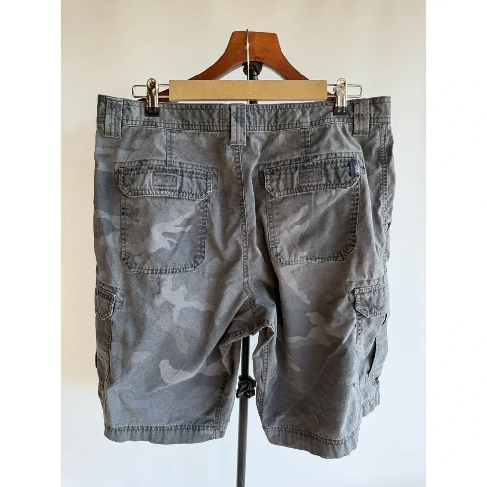 The North Face Camouflage Cargo Shorts Size 36x11 Men's Outdoor Hiking